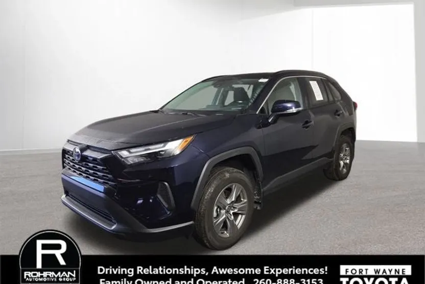 2023 Toyota RAV4 XLE photo 1