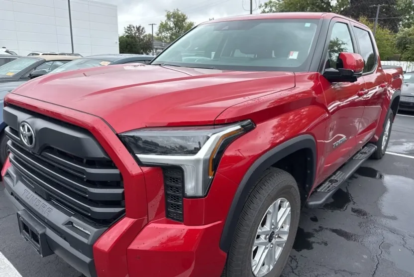 2024 Toyota Tundra SR5 photo 1