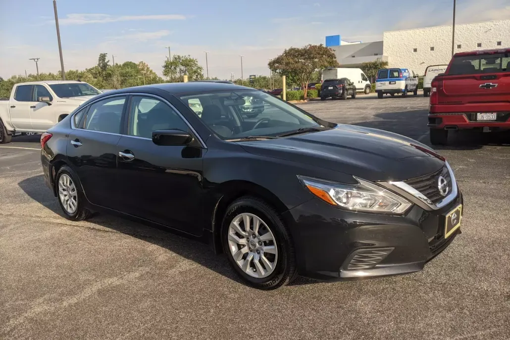 2016 Nissan Altima 2.5 S photo 1