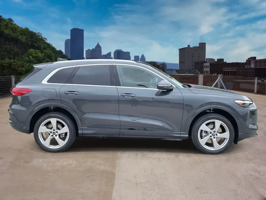 2025 Audi Q5 Premium Plus photo 1