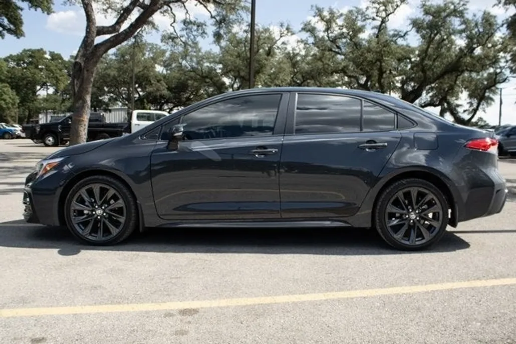 2025 Toyota Corolla SE photo 1
