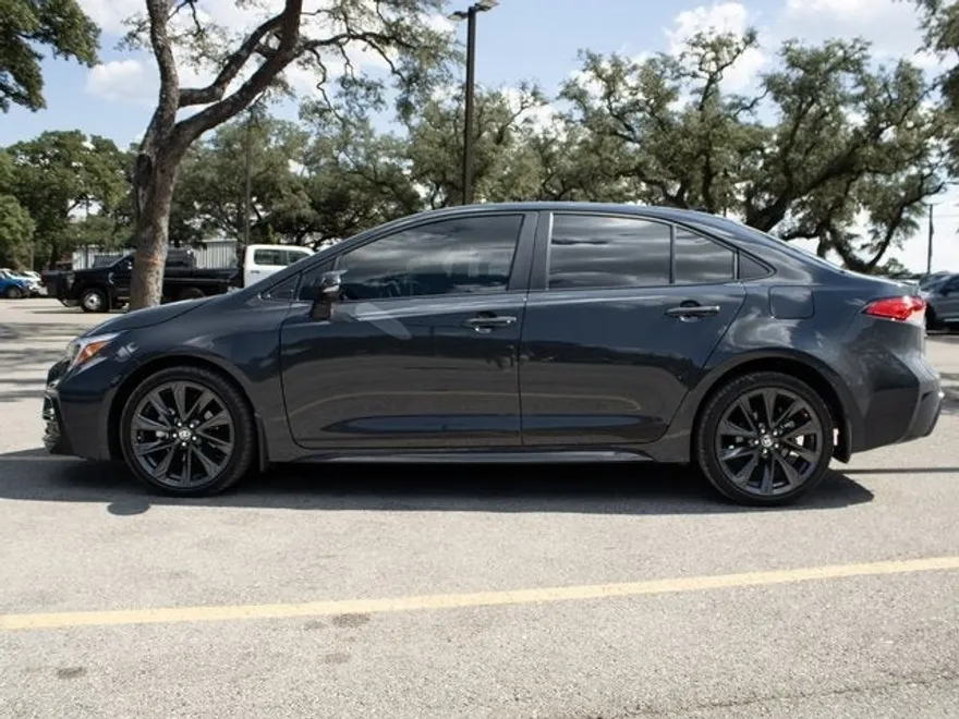 2025 Toyota Corolla SE photo 1