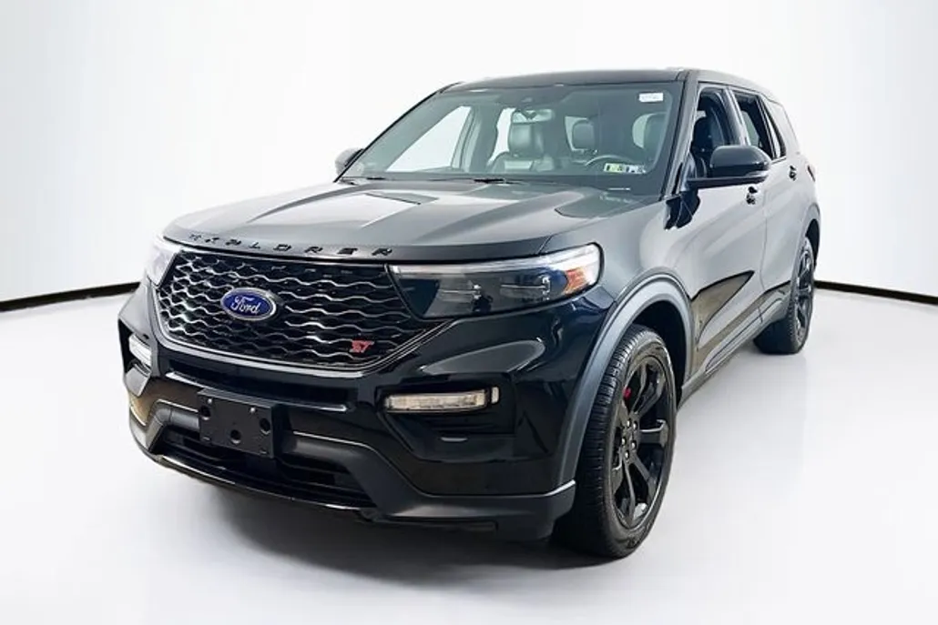 2022 Ford Explorer ST photo 1