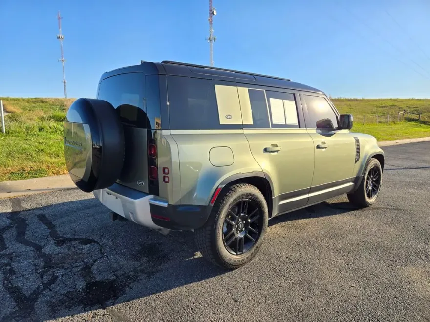 2023 Land Rover Defender 110 S photo 1
