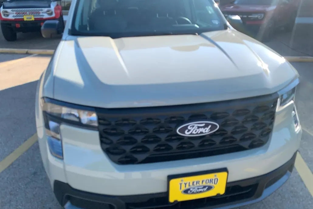 2025 Ford Maverick XLT photo 1
