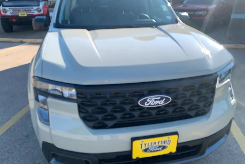 2025 Ford Maverick XLT photo 1