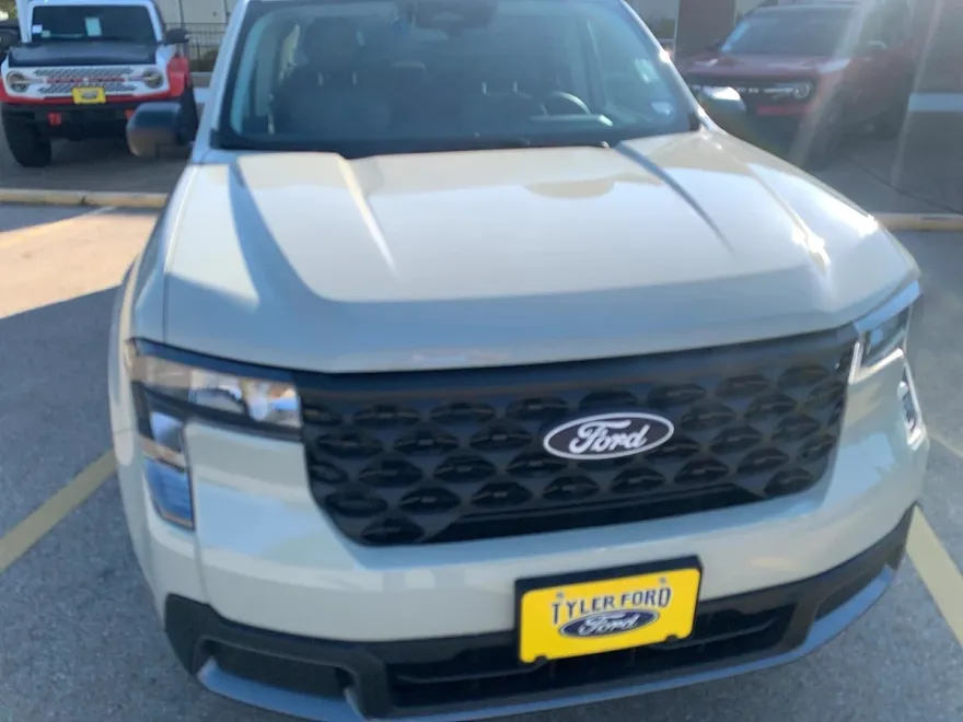2025 Ford Maverick XLT photo 1