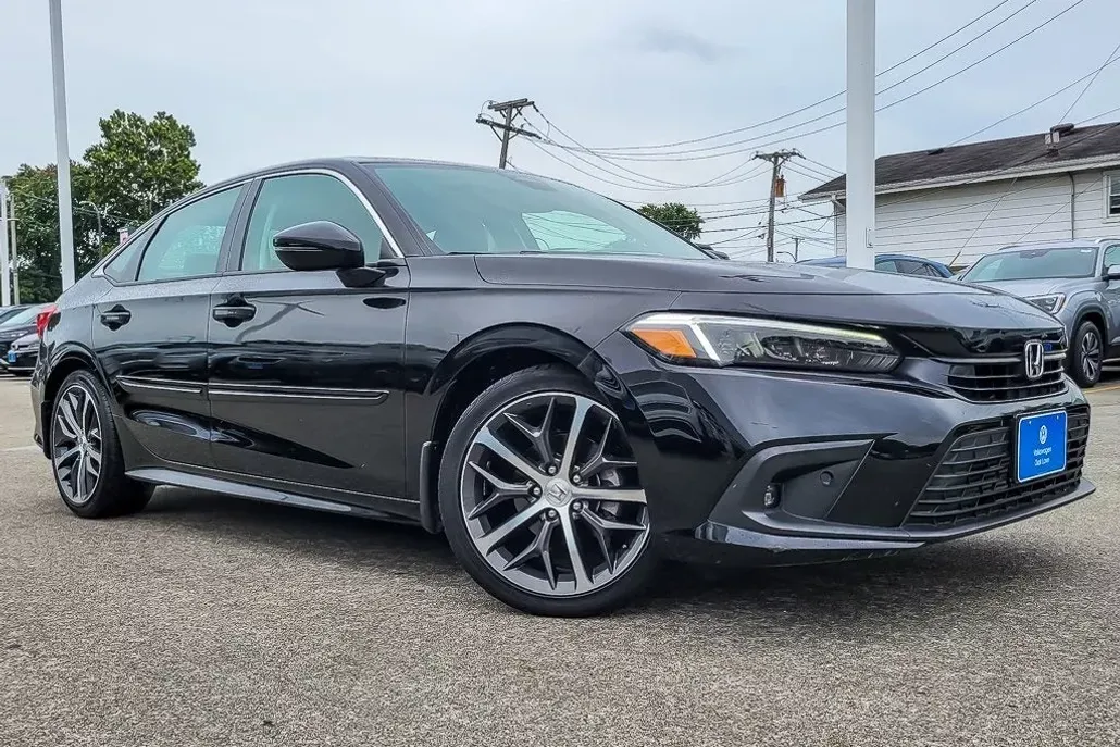 2022 Honda Civic Touring photo 1
