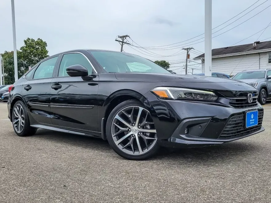 2022 Honda Civic Touring photo 1