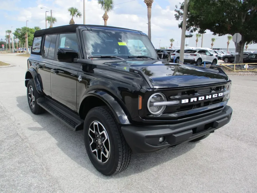 2025 Ford Bronco Outer Banks photo 1