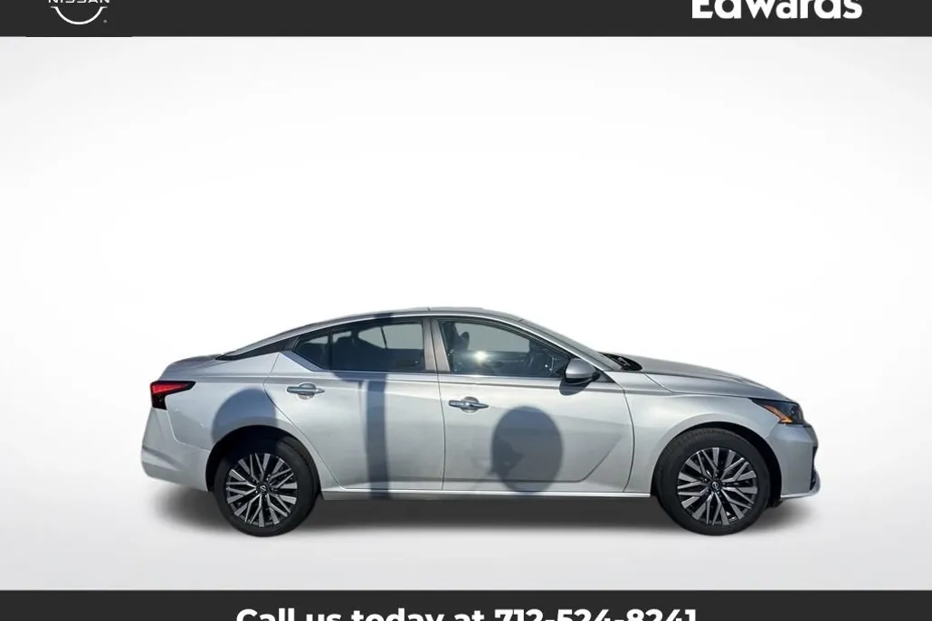 2023 Nissan Altima 2.5 SV photo 1