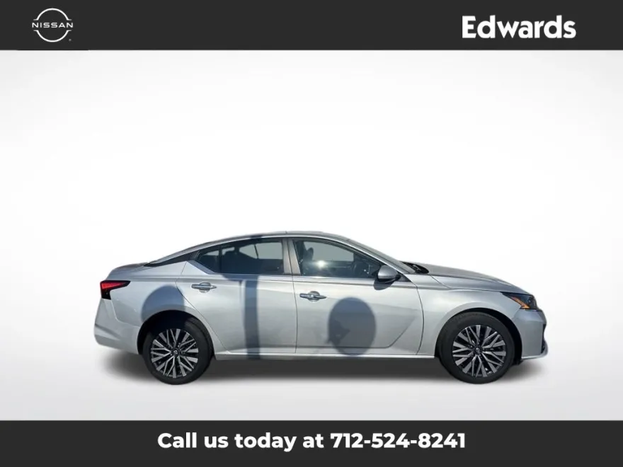 2023 Nissan Altima 2.5 SV photo 1