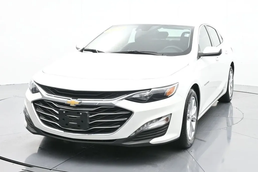 2023 Chevrolet Malibu 1LT photo 1