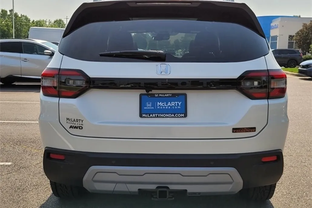 2025 Honda Pilot TrailSport photo 1
