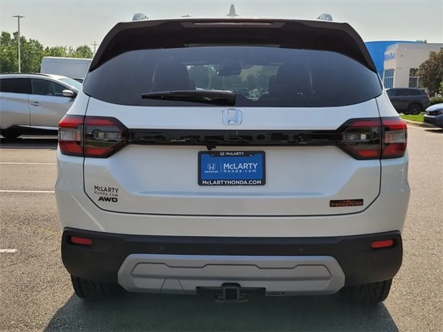 2025 Honda Pilot TrailSport photo 1