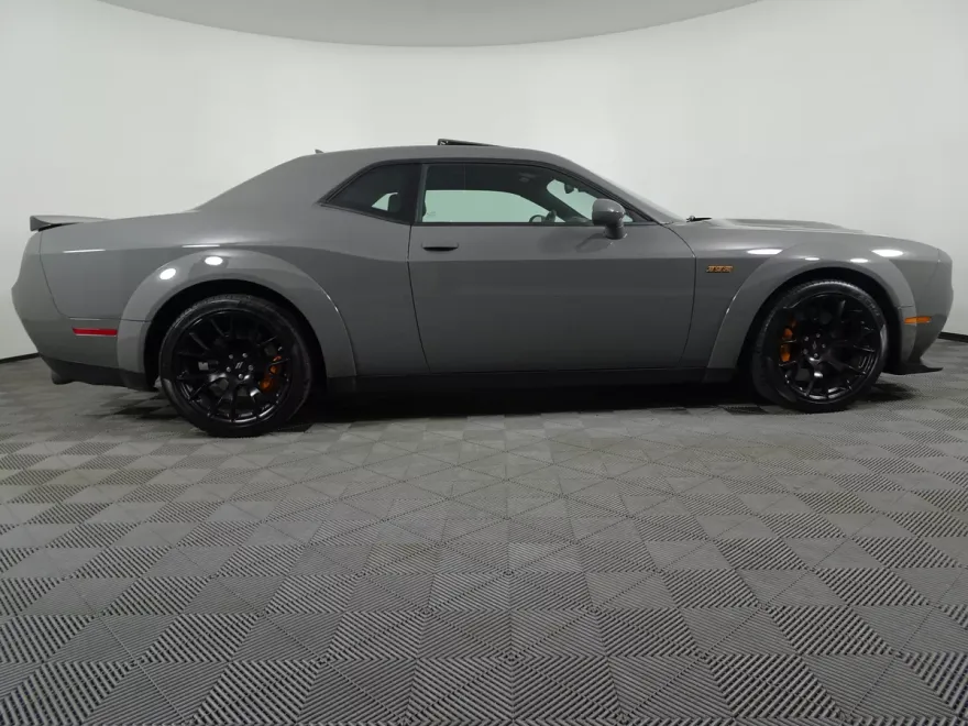 2023 Dodge Challenger R/T Scat Pack Widebody photo 1
