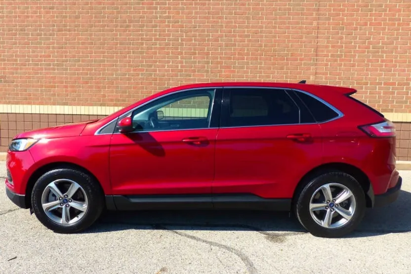 2022 Ford Edge SEL photo 1