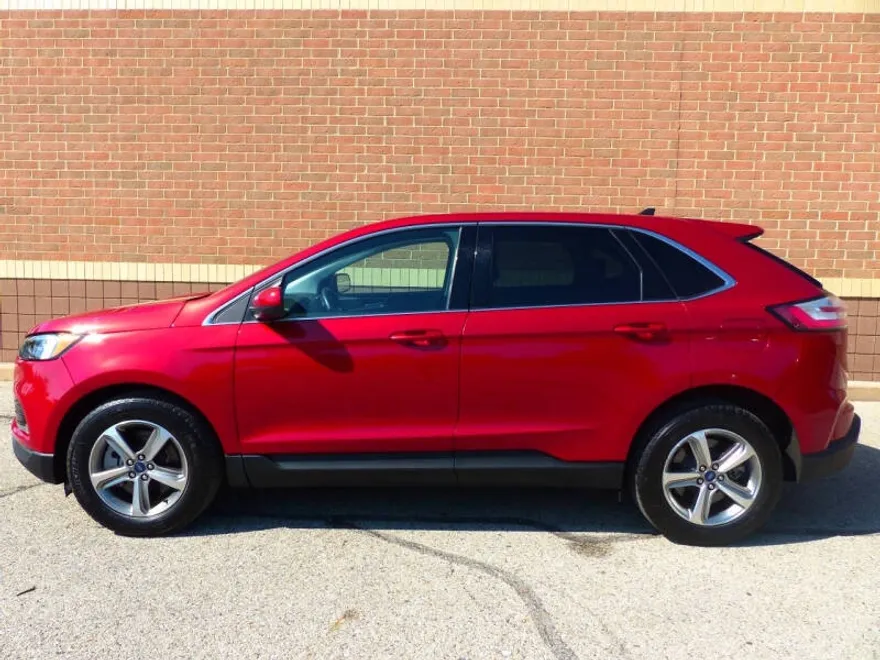 2022 Ford Edge SEL photo 1