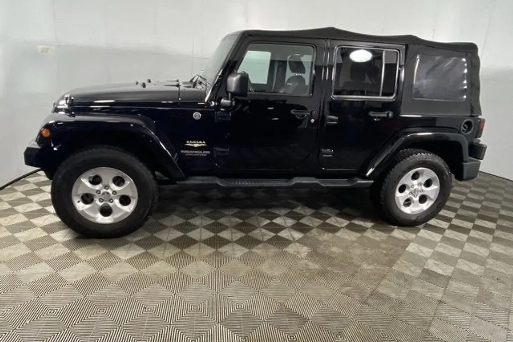 2014 Jeep Wrangler Unlimited Sahara photo 1