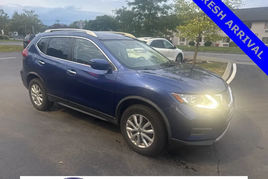 2019 Nissan Rogue SV photo 1