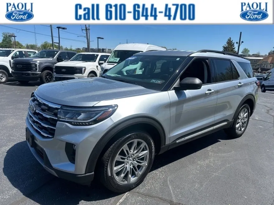 2025 Ford Explorer photo 1