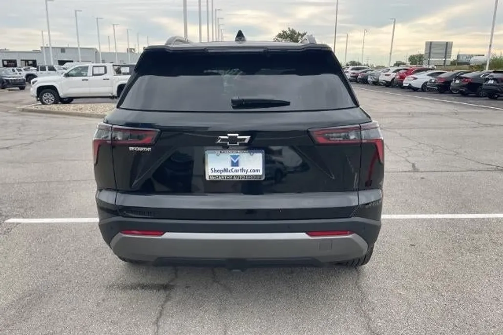 2026 Chevrolet Equinox LT photo 1