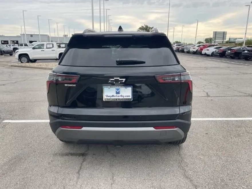 2026 Chevrolet Equinox LT photo 1