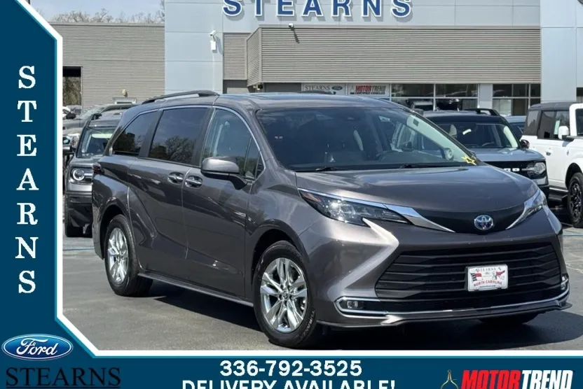 2024 Toyota Sienna XLE photo 1