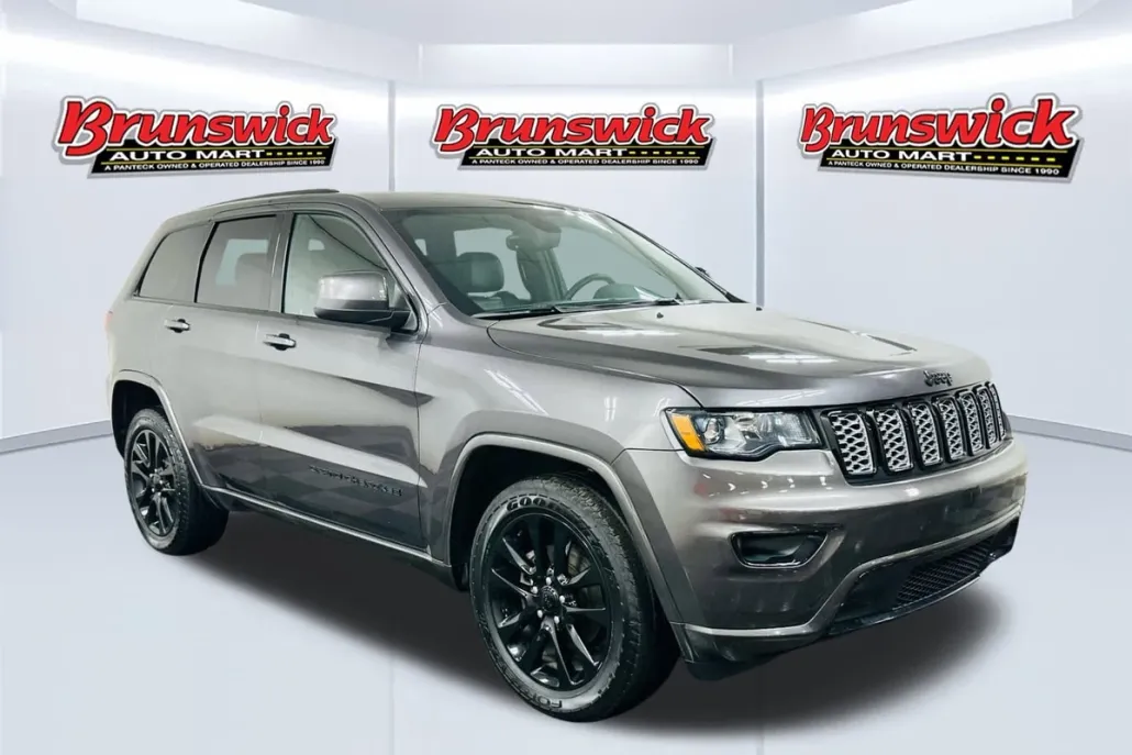 2017 Jeep Grand Cherokee Laredo photo 1