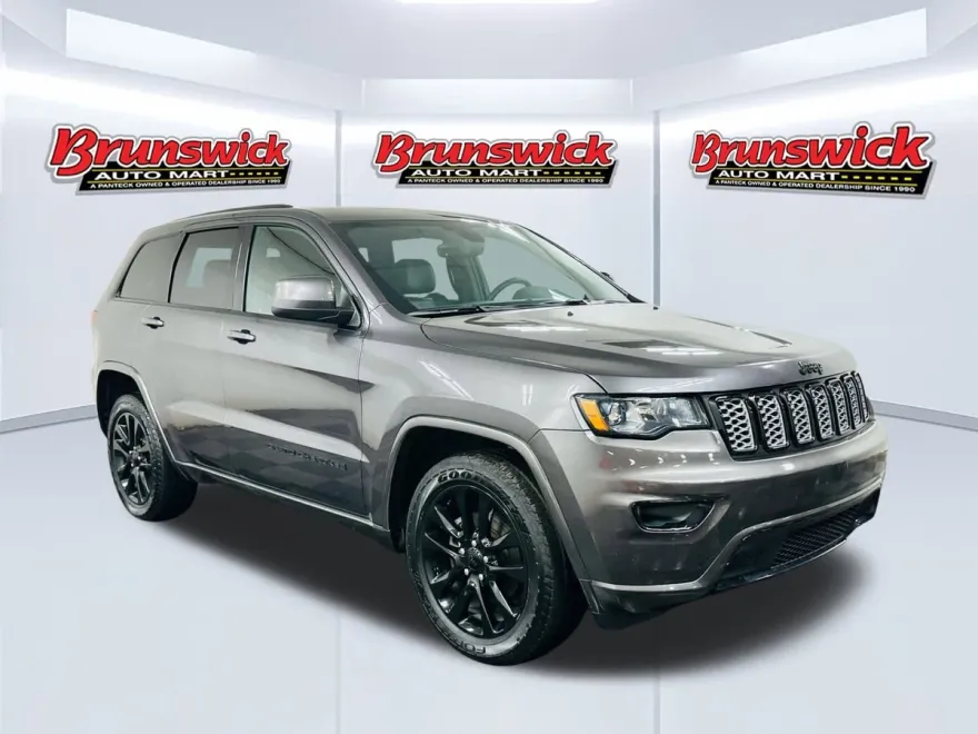 2017 Jeep Grand Cherokee Laredo photo 1