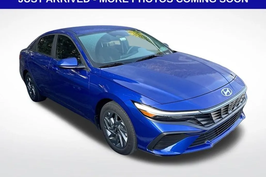 2024 Hyundai Elantra Hybrid Blue photo 1