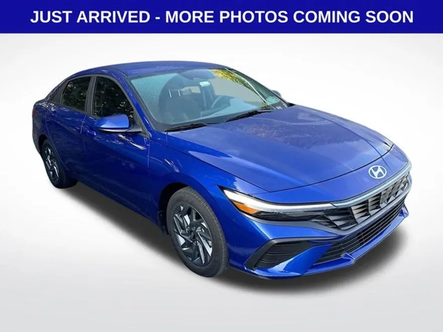 2024 Hyundai Elantra Hybrid Blue photo 1