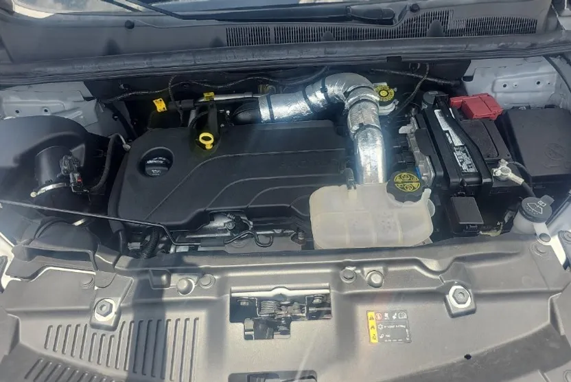 2022 Chevrolet Trax LT photo 1