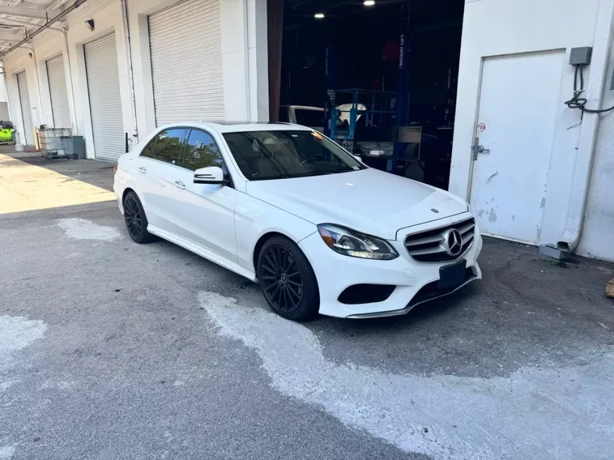 2014 Mercedes Benz E 350 4MATIC photo 1