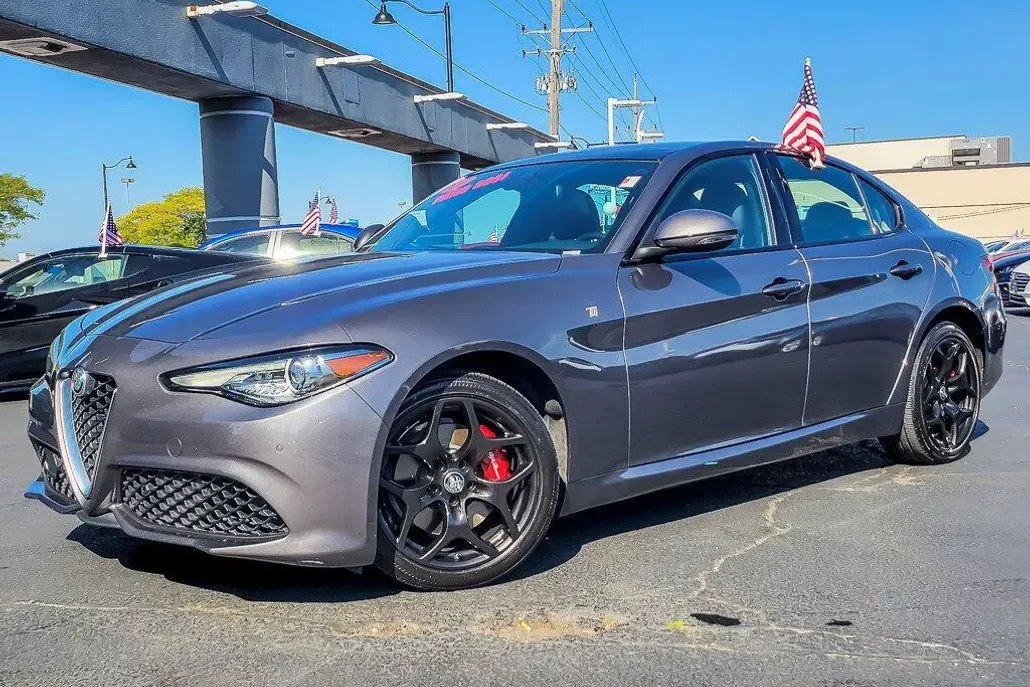 2022 Alfa Romeo Giulia Ti photo 1