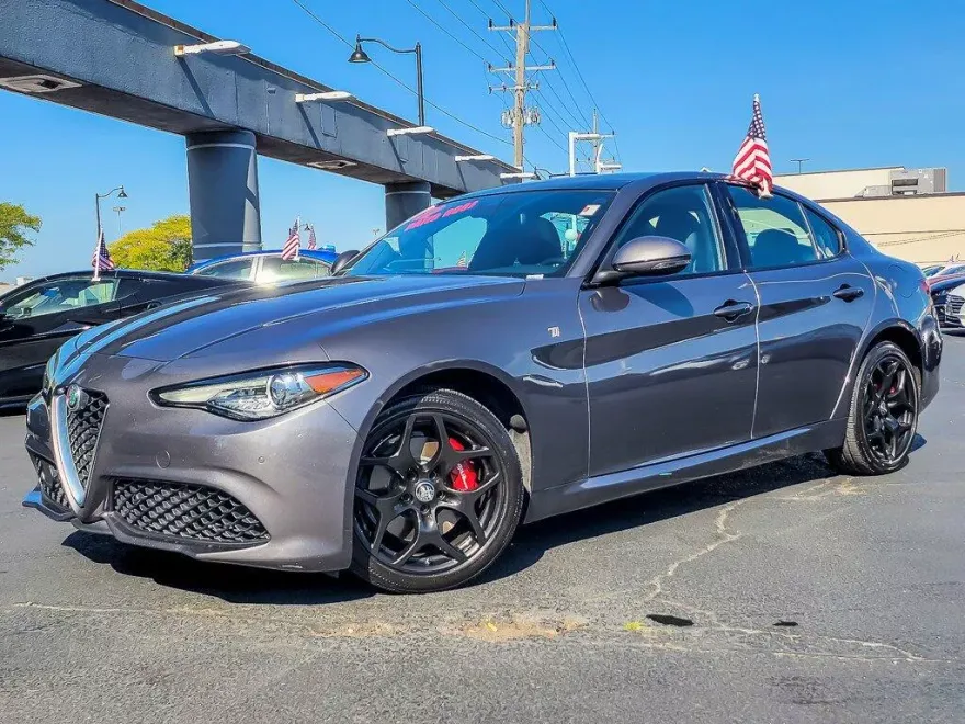 2022 Alfa Romeo Giulia Ti photo 1