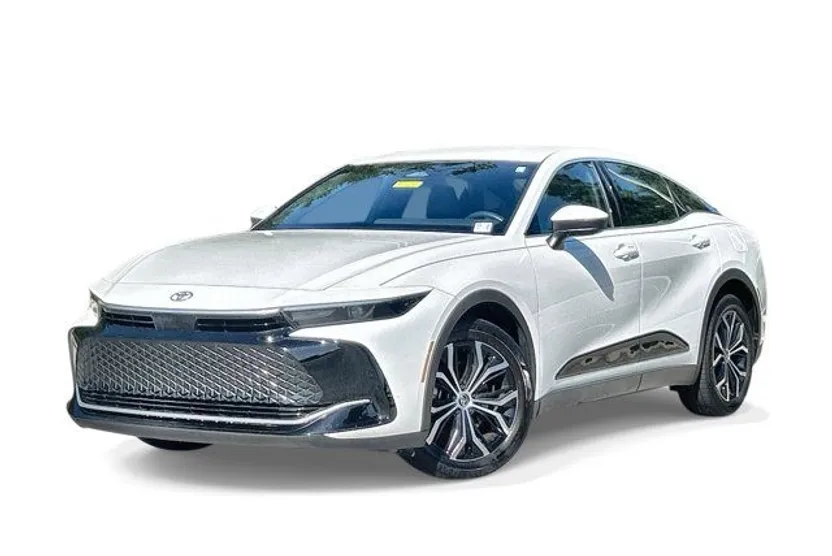 2023 Toyota Crown XLE photo 1