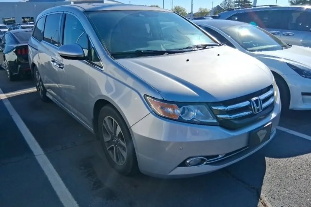 2015 Honda Odyssey Touring Elite photo 1