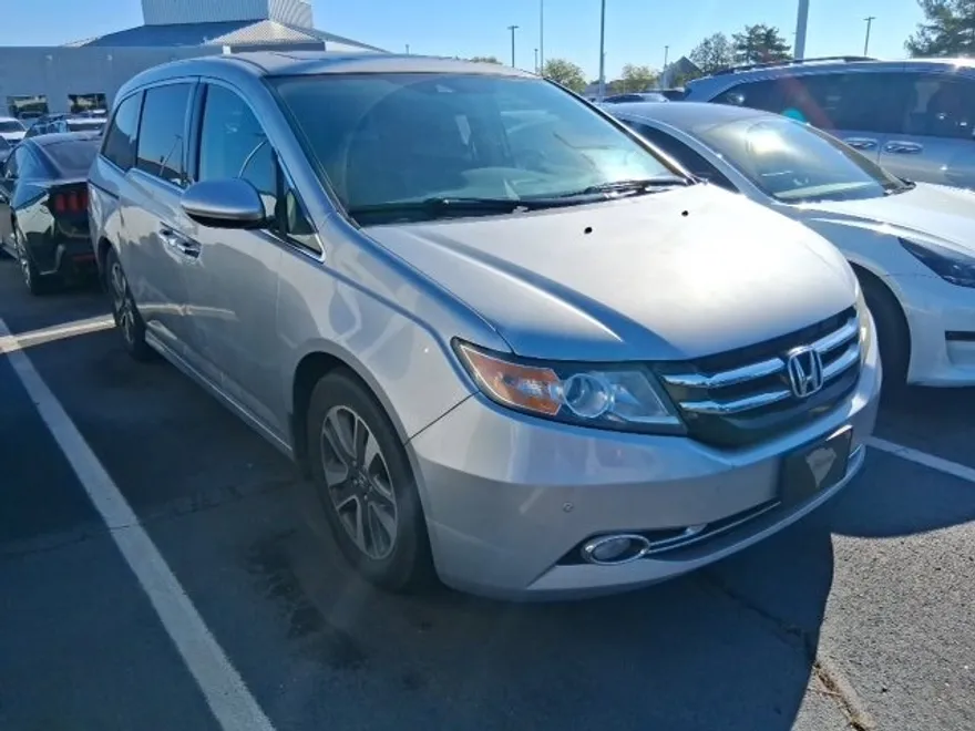 2015 Honda Odyssey Touring Elite photo 1