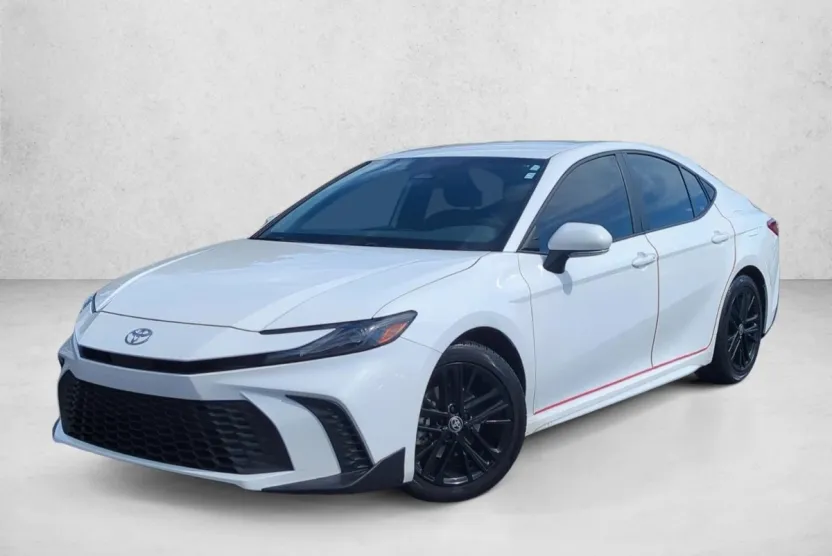 2025 Toyota Camry SE photo 1