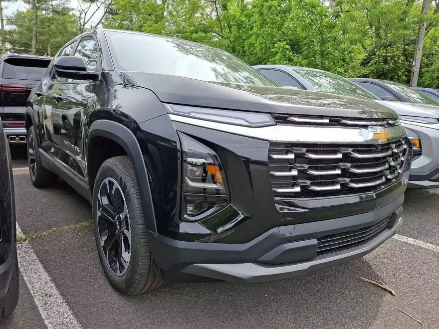 2026 Chevrolet Equinox LT photo 1
