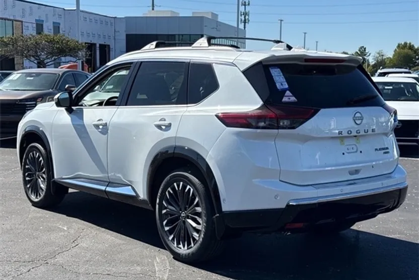 2026 Nissan Rogue Platinum photo 1