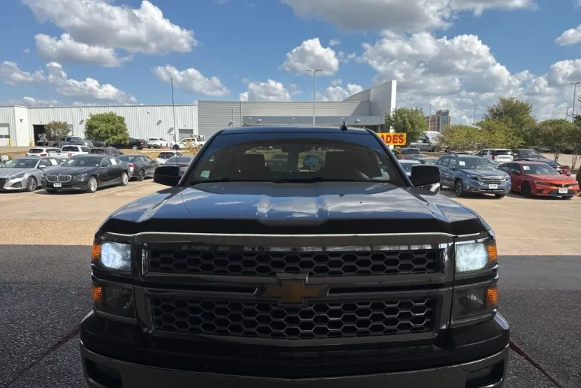 2015 Chevrolet Silverado 1500 LT photo 1