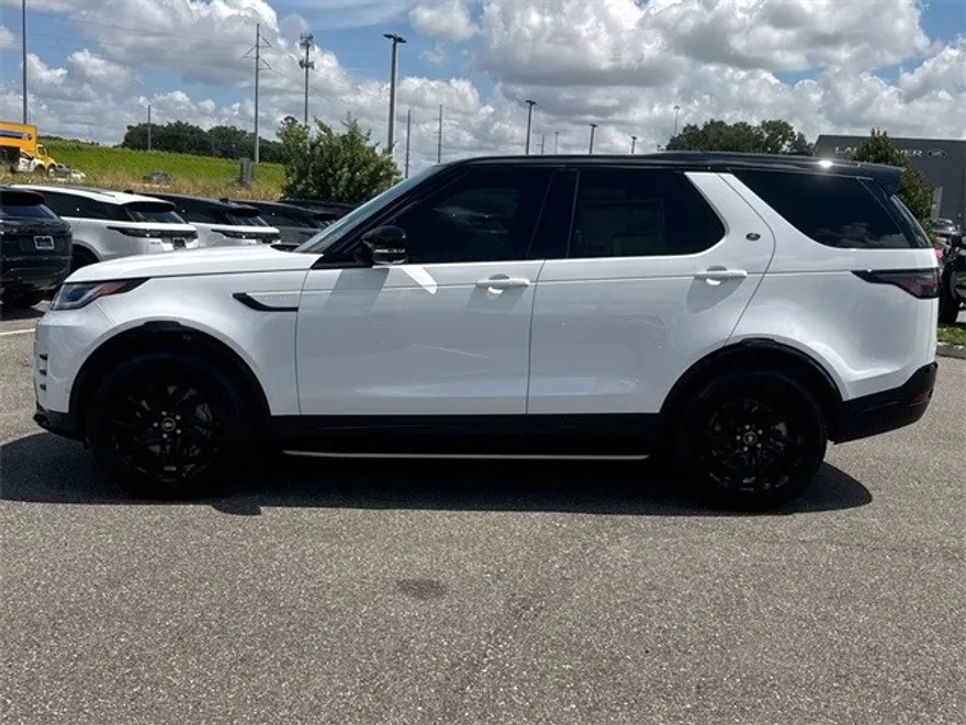 2025 Land Rover Discovery SE photo 1