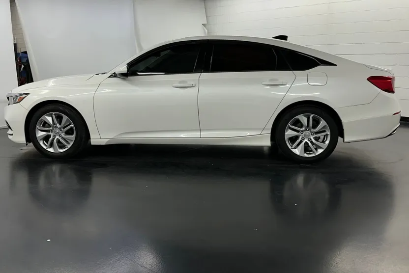 2019 Honda Accord LX 1.5T photo 1