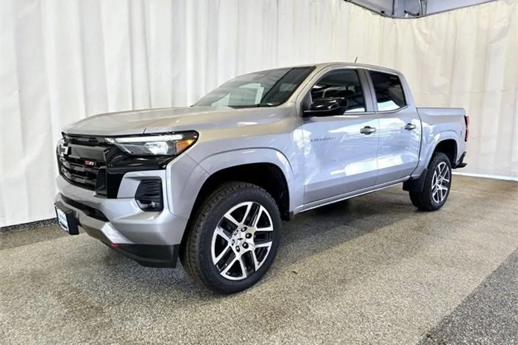 2024 Chevrolet Colorado Z71 photo 1