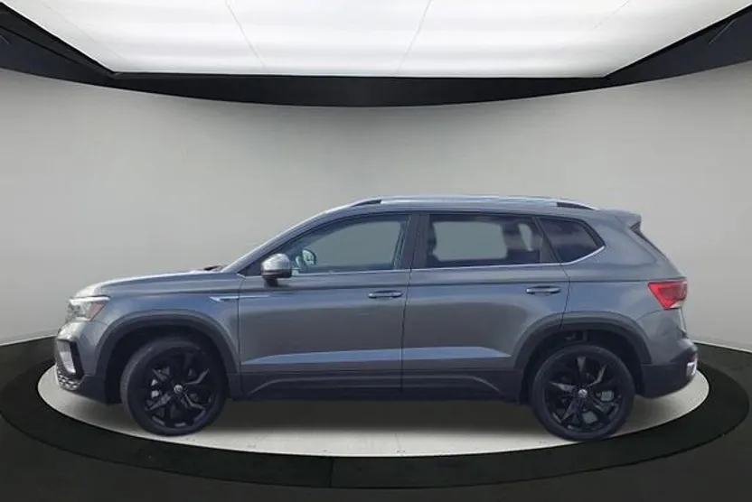 2022 Volkswagen Taos SE photo 1