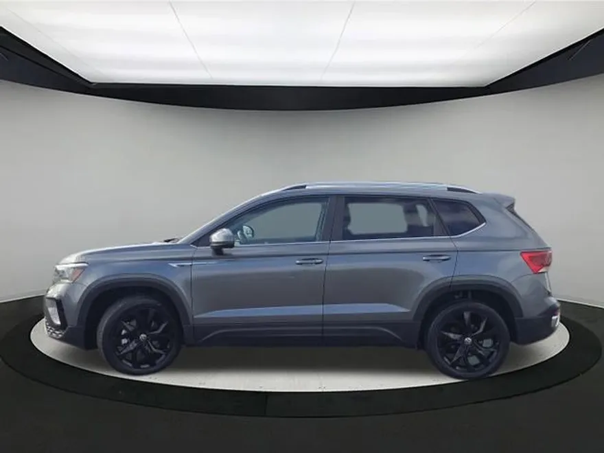 2022 Volkswagen Taos SE photo 1