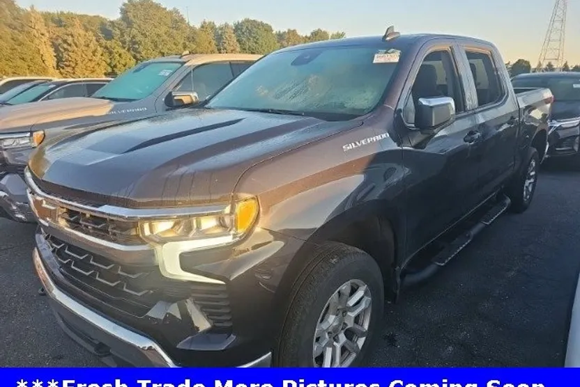 2022 Chevrolet Silverado 1500 LT photo 1
