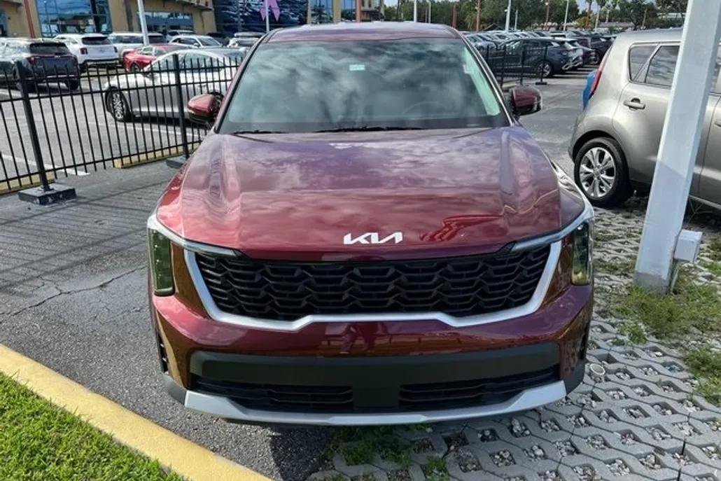 2025 Kia Sorento LX photo 1